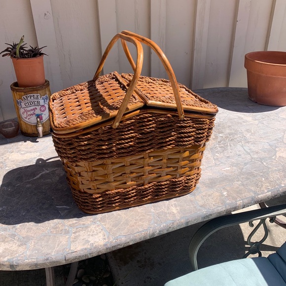 Vintage Pick Nick Basket - Picture 7 of 9